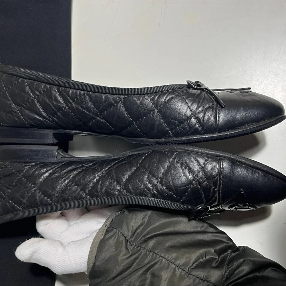 CHANEL Black Quilted Leather CC Logo Ballet Flats